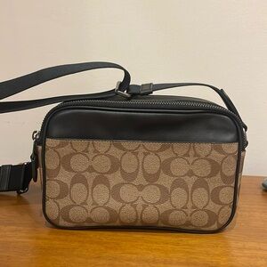 Coach Graham Crossbody Bag In Signature Canvas (brown)